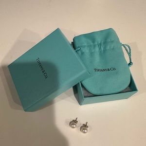 Never Worn Authentic Tiffany Pearl Earrings in Silver